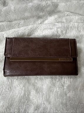 KENNETH COLE REACTION Dark Brown Vegan Trifold Wallet Metal Accent Classic Clean